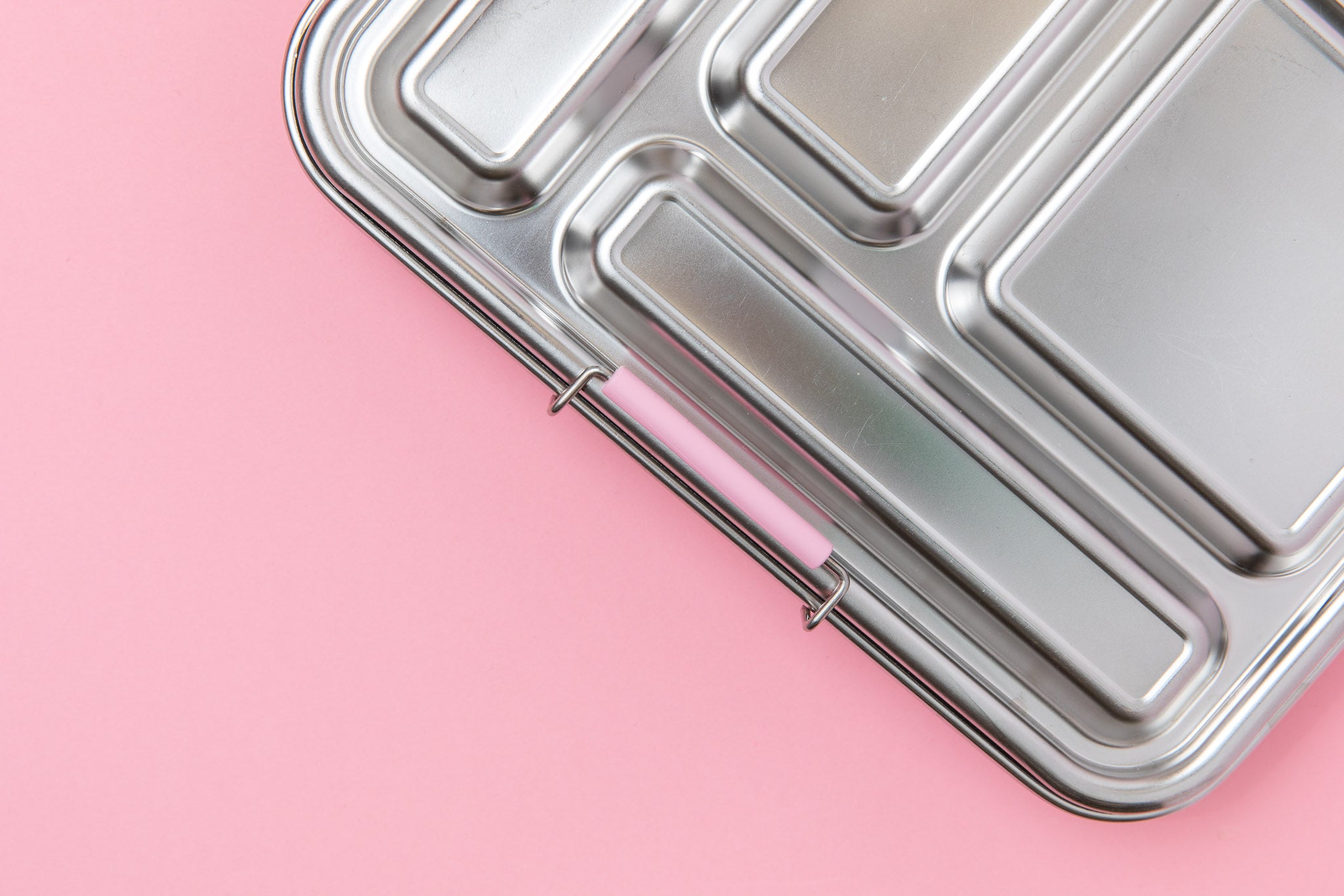 stainless steel leak proof lunchbox with light pink silicone seal on lid - nudie rudie lunch box