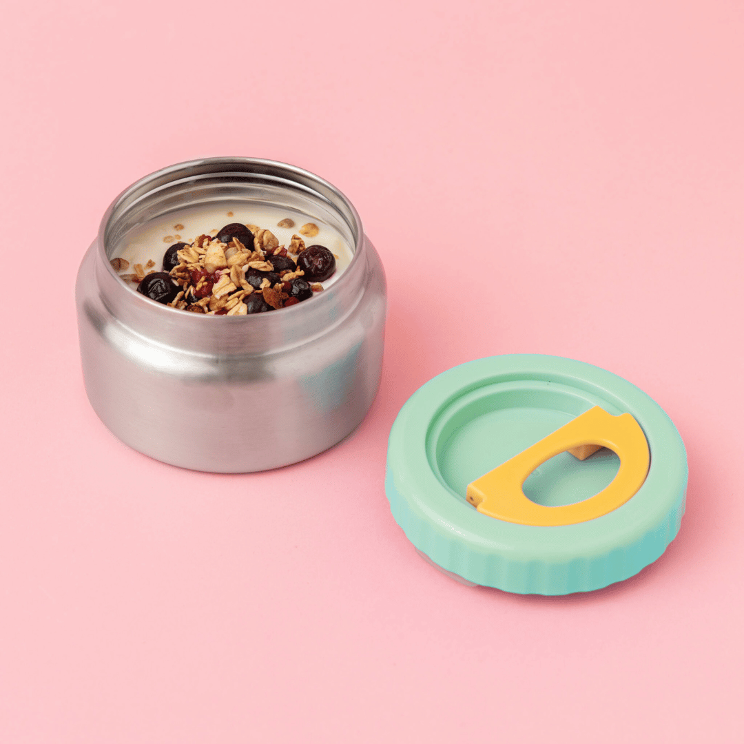 insulated food jar with mint lid showing yoghurt and muesli packed inside