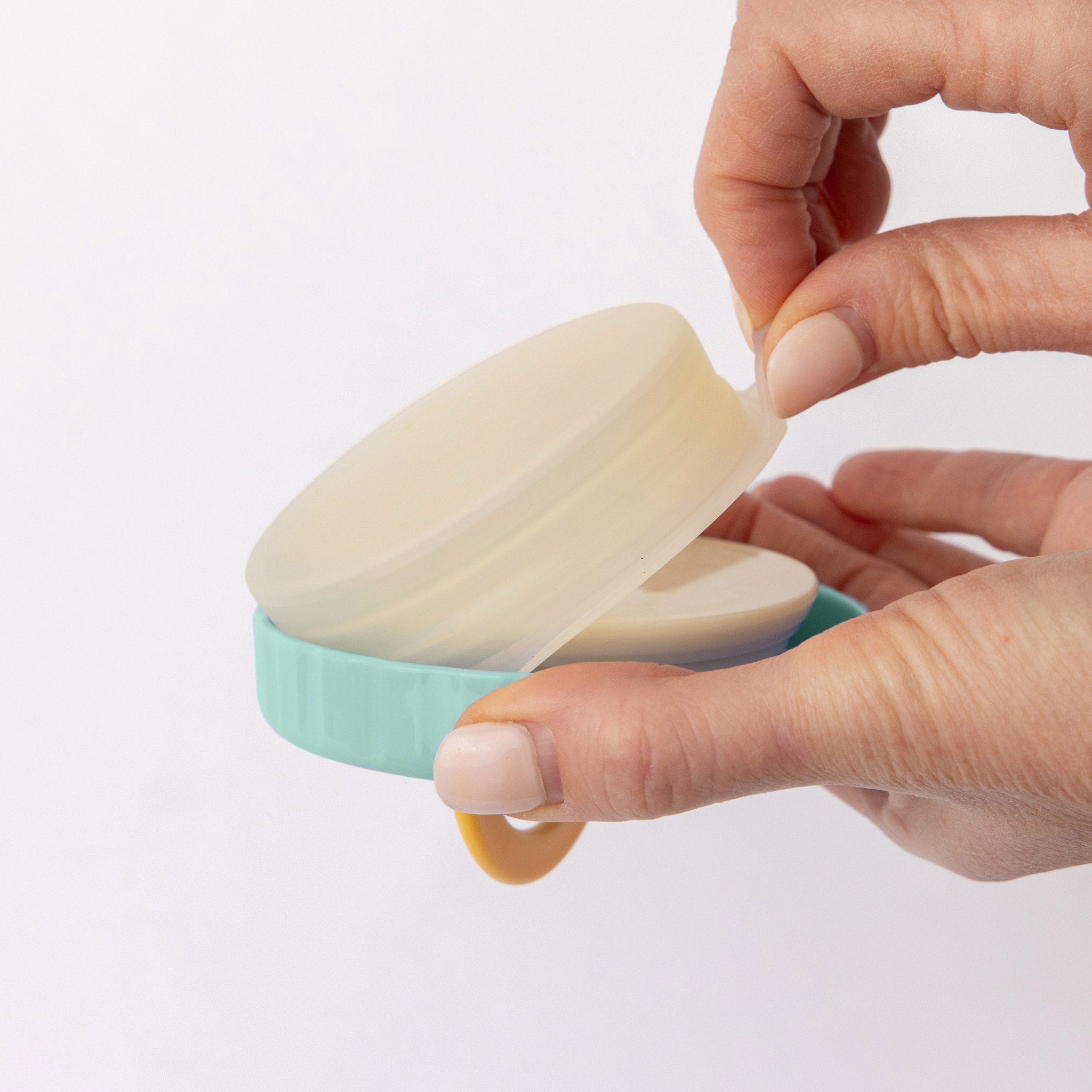 silicone seal on underside of food jar lid