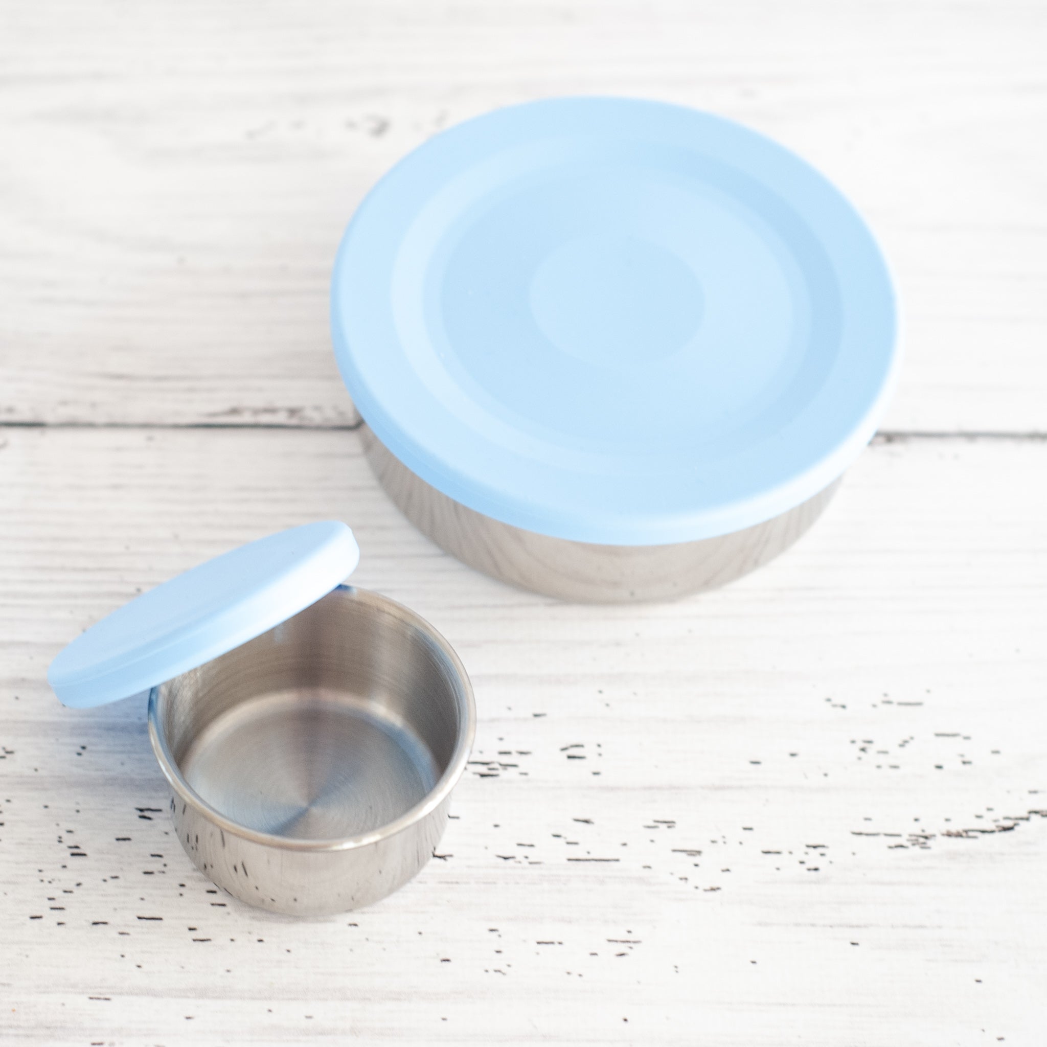 leak proof stainless steel snack container with blue silicone lid. nudie rudie lunch box