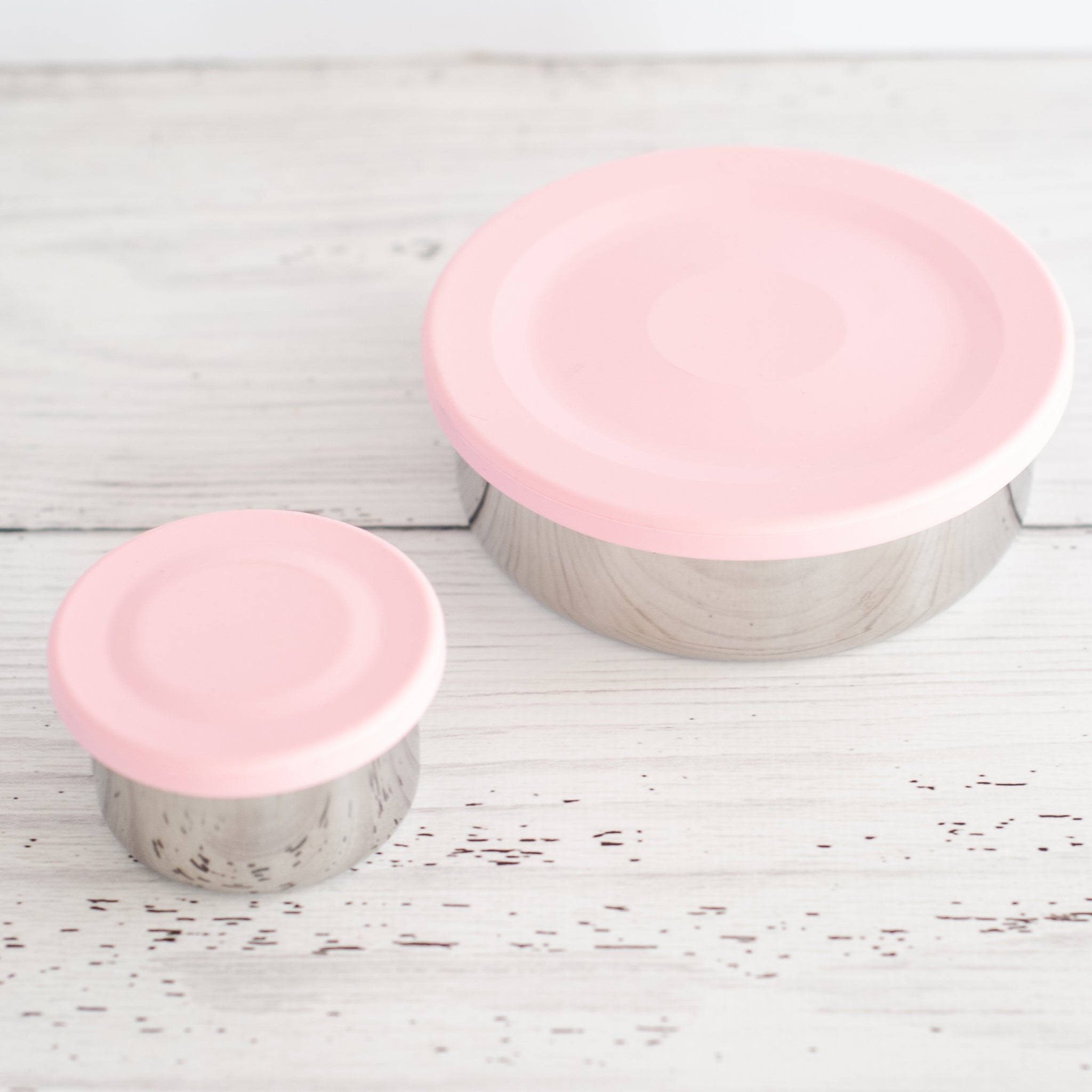 leak proof stainless steel snack container with pink silicone lid. nudie rudie lunch box